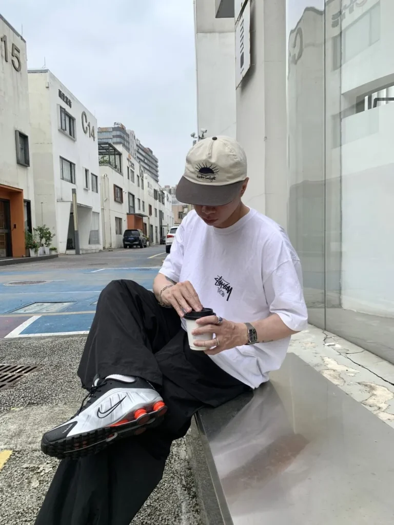 NIKE(ナイキ) SHOX(ショックス)のコーデ画像2