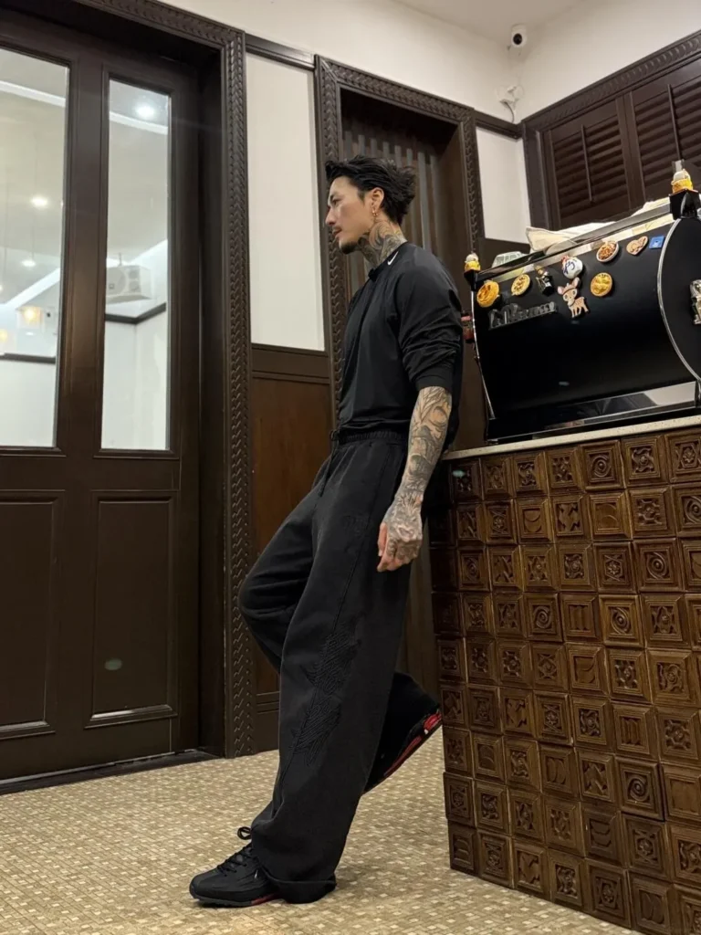 NIKE(ナイキ) SHOX(ショックス)のコーデ画像3